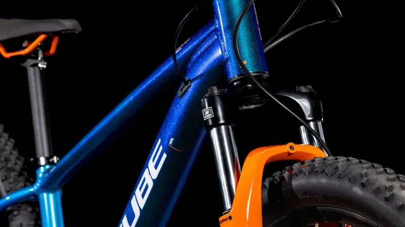 Cube Acid 260 Kids Bike in Actionteam-6